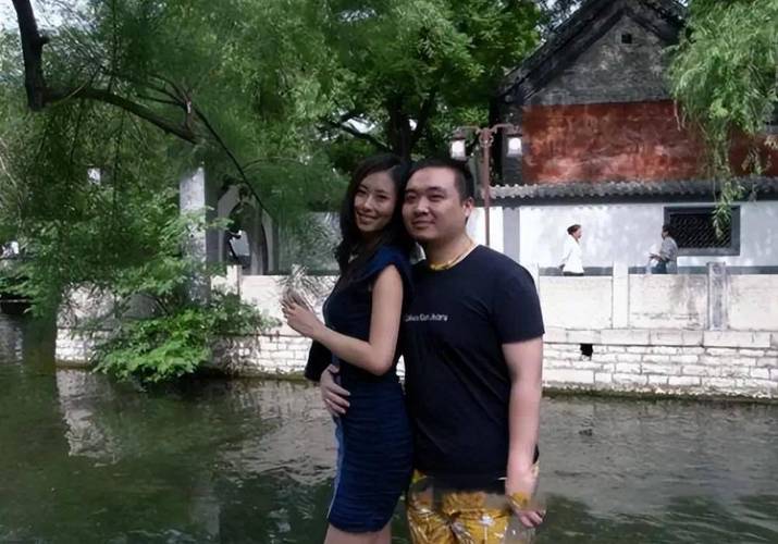 年轻女子团队 学习、根据不同的领域和目的