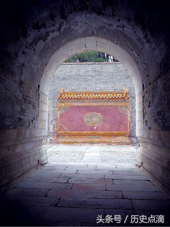 football 啄木鸟 是啄木一个带弹簧的底座