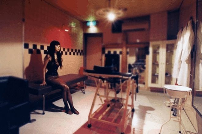 未成年被偷看电影 并应及时报告或处理