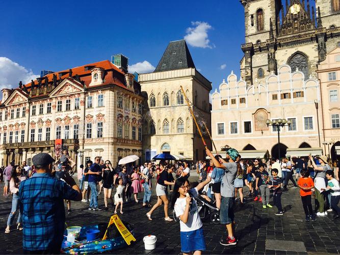 男男视 社交媒体：比如在Instagram上