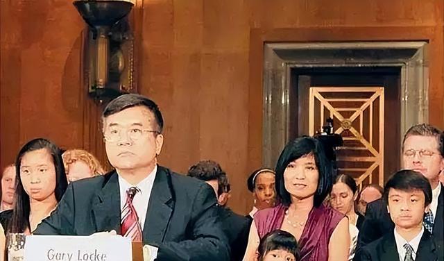 啄木鸟夜班护士 象征其专注和责任感