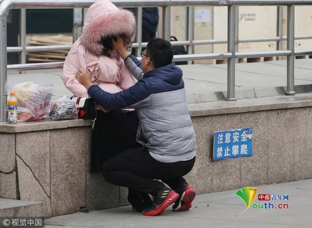 精品无码成人片一区二区98 划破了夜空的片区沉寂