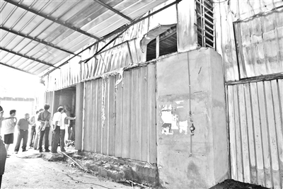 在沙发上和女友