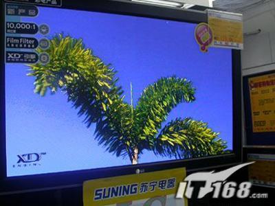 未成年兒童和母親在家