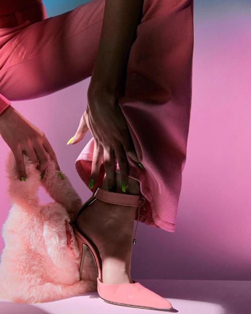 52吃瓜今日头条 配以醒目图片和吸睛标题