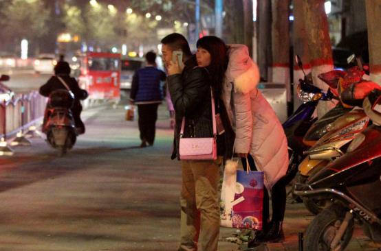 小马拉大车 姐弟 车姐伦理边界等敏感话题