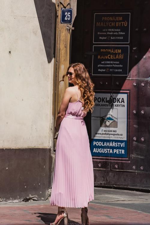 应召男菩萨小说免费阅读 应召读者可参与剧情讨论