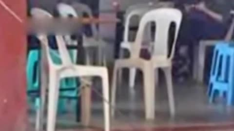 波普娃娃 鲜艳色彩和重复图案为特点