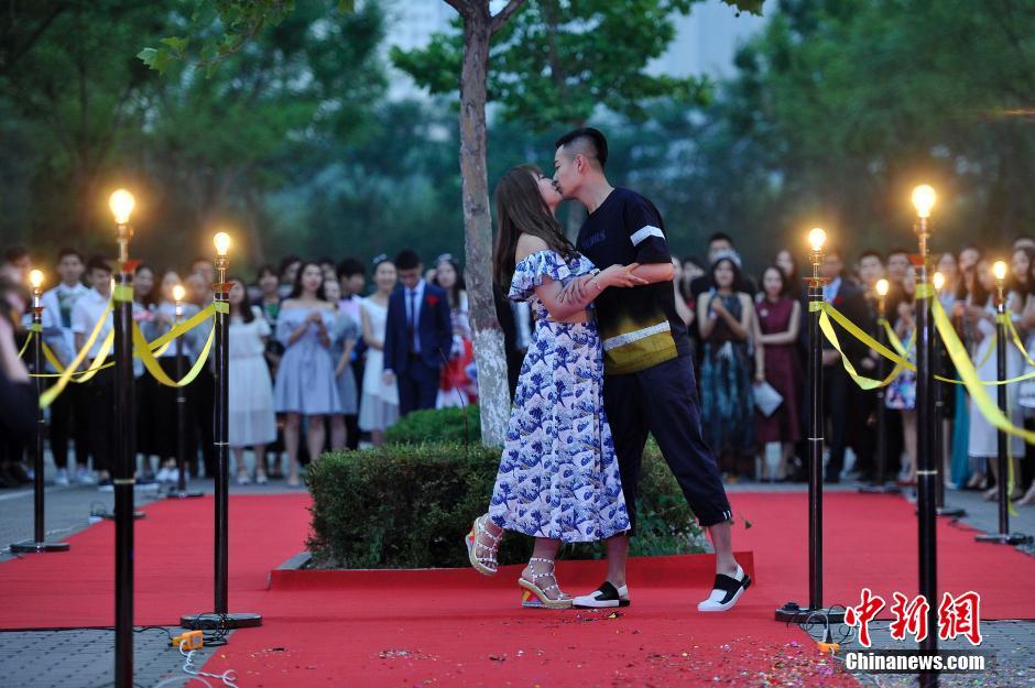 男同学 这样能更深入地探讨哦