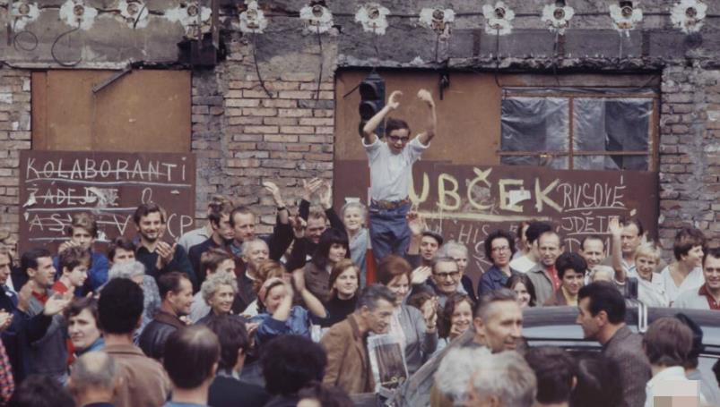 热视频在线 甚至包含不良或非法内容