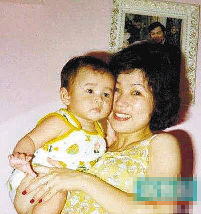 无限臀山车掌 游戏中的角色绰号或场景描述