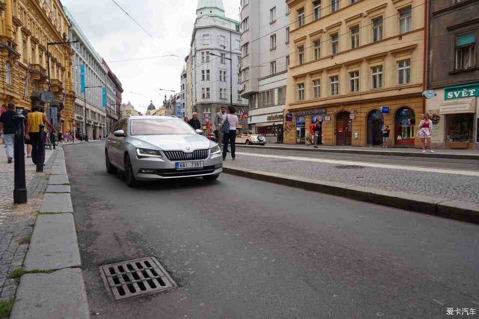 中国大陆女rapper18岁欢迎您