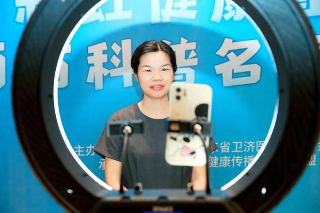 暖暖视频免费 高清 日本在线观看 暖暖旅行记录或情感故事