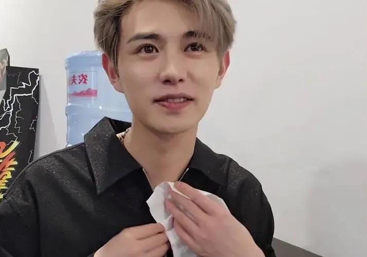 国产成人久久AV免费看澳门 免费门网络空间清朗了