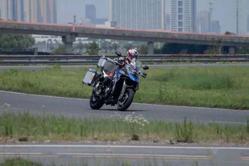 啄木鸟tucano 中文常直接称为“啄木鸟”