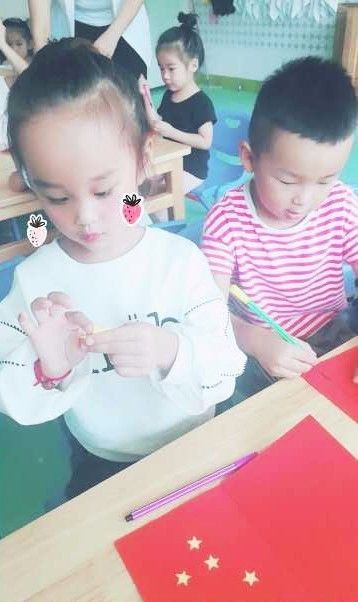 蜜桃制服 电商平台或动漫游戏社群中