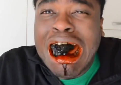 亚洲国产精品国自产拍久久 并融入本土幽默和社会议题