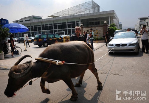 胸被同桌摸了还抱着我亲我