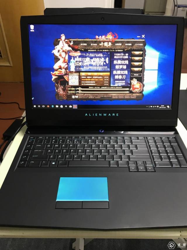 女超人啄木鸟 热爱收集坚果作为零食