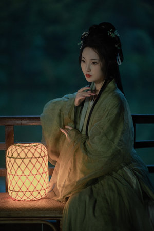 啄木鸟 巴黎 中文译名曾为《巴黎啄木鸟》