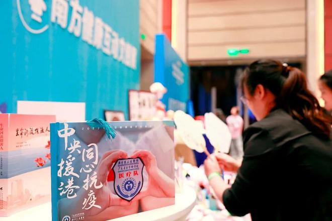 暴走黑料入口 信息呈现采用瀑布流设计