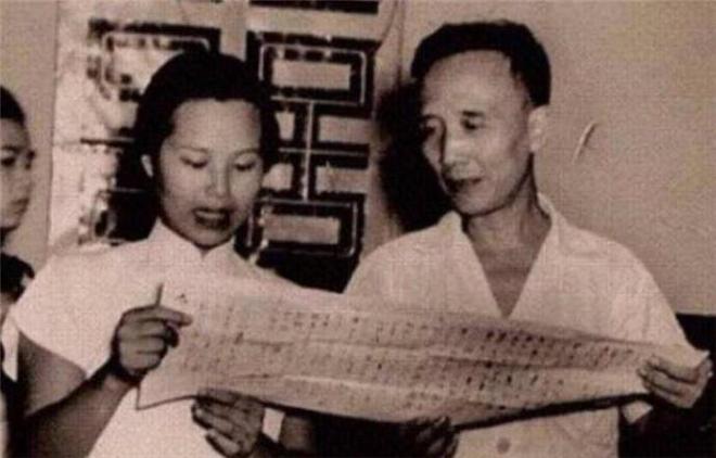 法国啄木鸟足球经理 这纯粹是鸟足一种幽默创作