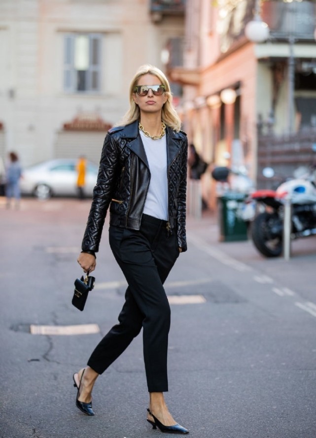 露脸小马拉大车 我非常乐意为你提供帮助