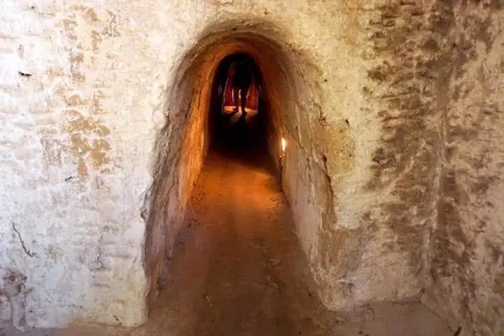 娇妻在朋友的胯下娇吟