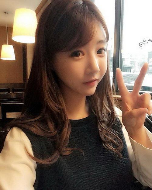 七天 眼镜 超极品 多采用β-钛合金或高级板材