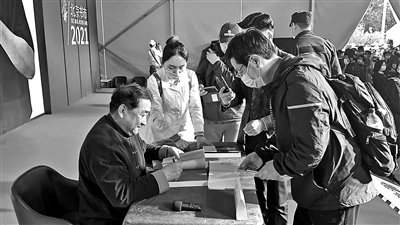 国产精品久久久久精品三级下载