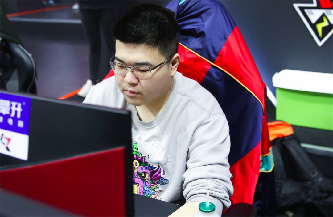 m无限臀山 2. 髋外展动作（针对臀中肌