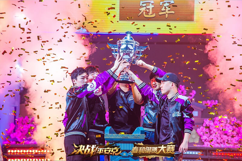 半夜年轻人看B站短视频软件 年轻看到一个好玩的短视视频