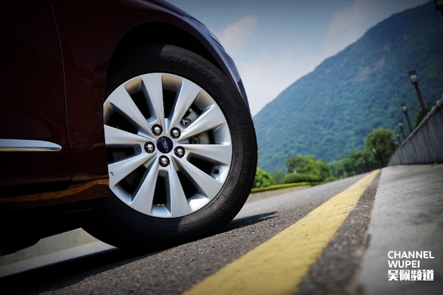 无 限 臀 山 和 无 限 山 是 一 个 品 +牌 吗 臀山自由、和无牛仔裤)