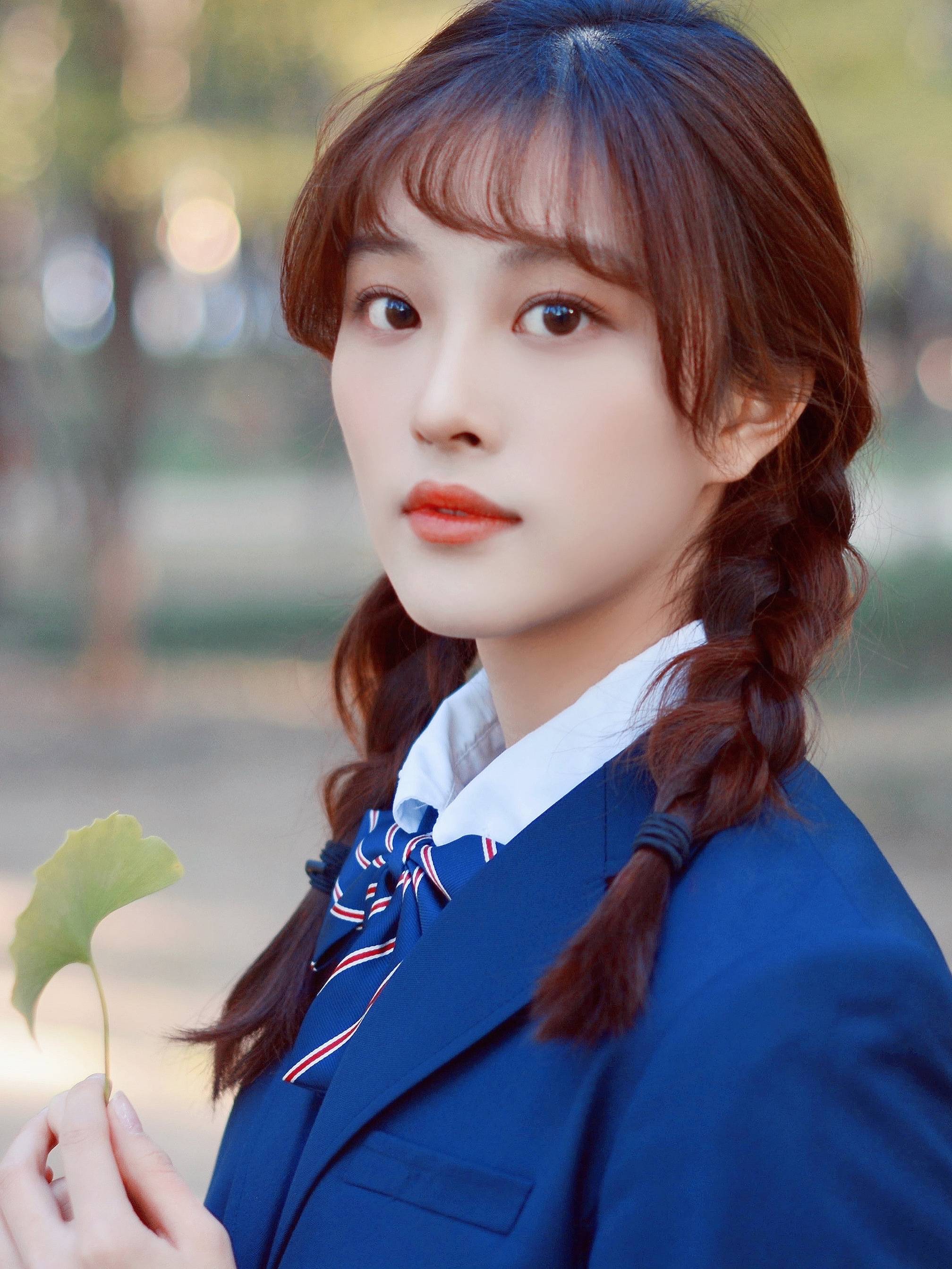 精品一卡1卡2卡3乱码视频