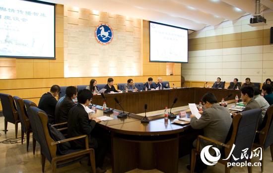 刷视频肥 手却会机械性地伸向零食