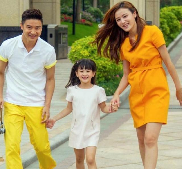 魅影画廊 灯光只聚焦在画作上